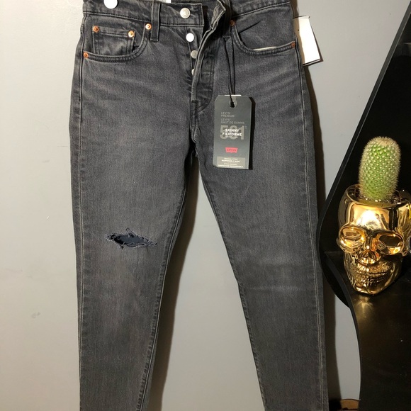 Selling my brand new Levi 501’s simply because I bought the wrong size - Picture 3 of 3